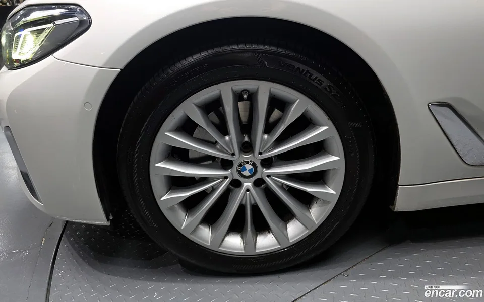 BMW 5 Series 520i 2022 — миниатюра 5