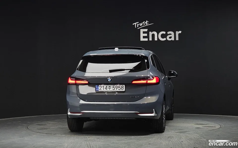 BMW 2 Series Active Tourer 220i 2024 — миниатюра 4