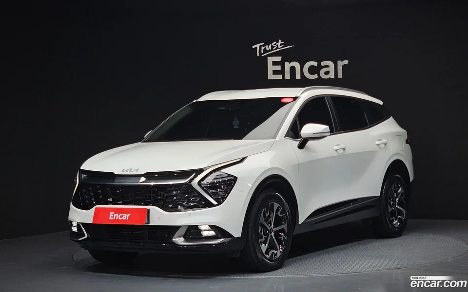 Kia Sportage Hybrid 2WD 2023 — фото 1, купить с доставкой в Москву
