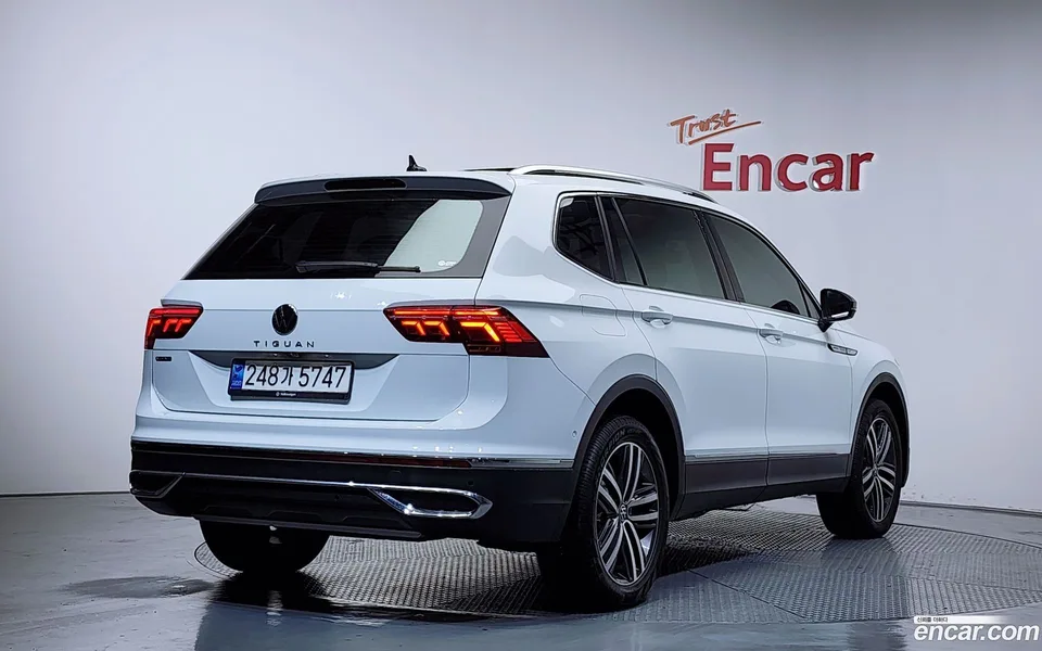 Volkswagen Tiguan Allspace 2.0 TSI 2023 — миниатюра 2