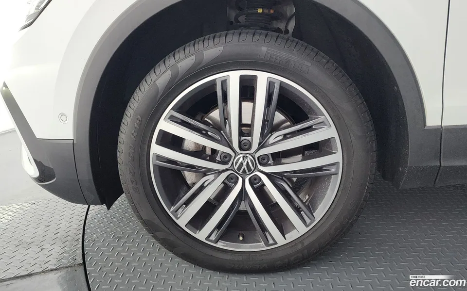 Volkswagen Tiguan Allspace 2.0 TSI 2023 — миниатюра 5