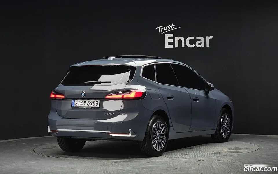 BMW 2 Series Active Tourer 220i 2024 — миниатюра 2
