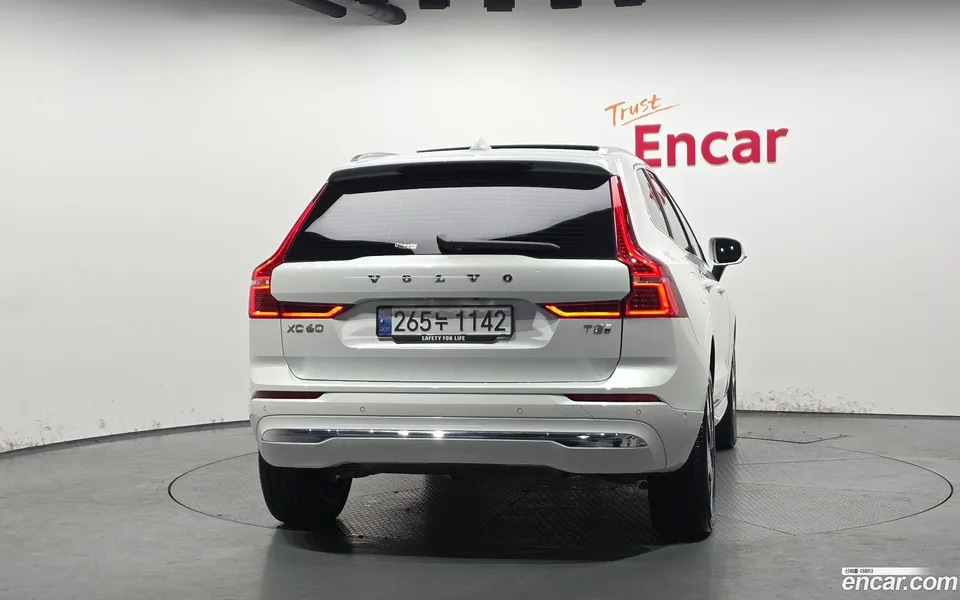 Volvo XC60 T8 2024 — миниатюра 4