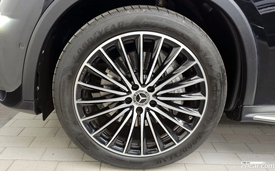 Mercedes-Benz GLC-Class GLC300 4MATIC AMG Line 2023 — миниатюра 5