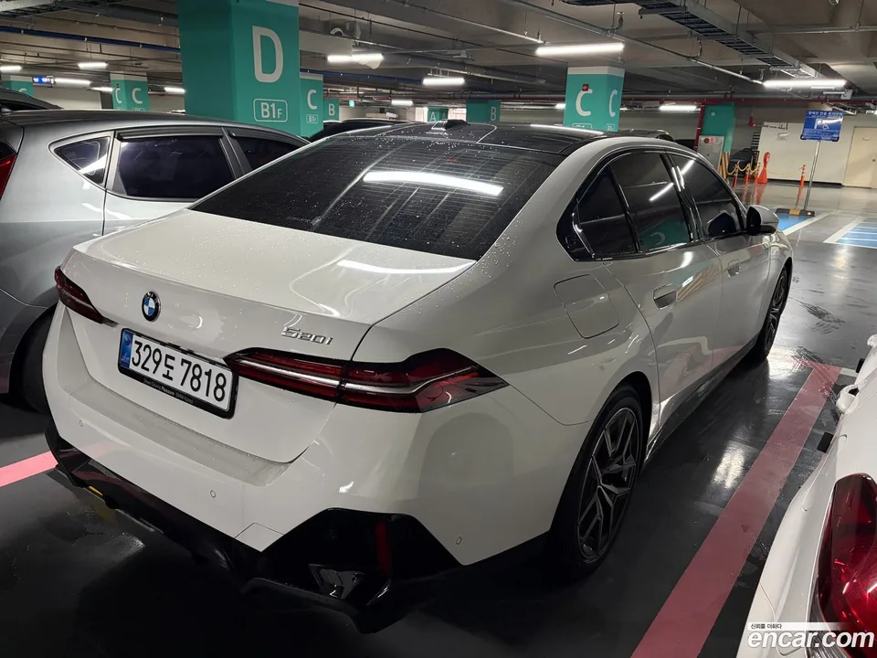 BMW 5 Series 520i M 2025 — миниатюра 2