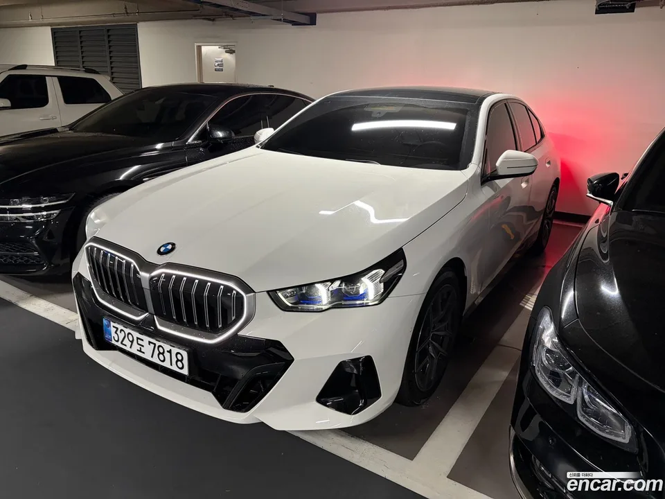 BMW 5 Series 520i M 2025 — фото 1, купить с доставкой в Москву