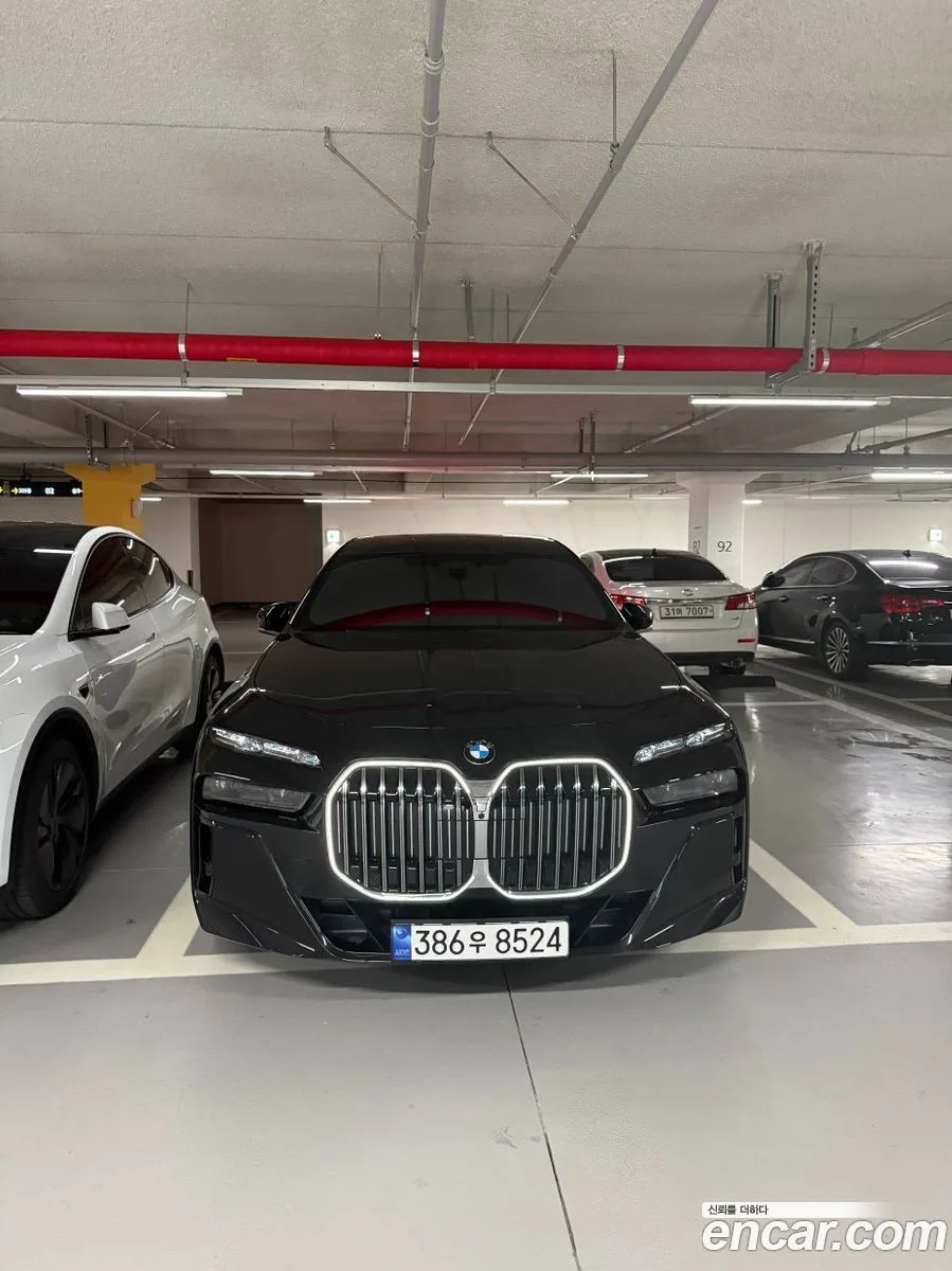 BMW 7 Series 740i xDrive M 2023 — миниатюра 3