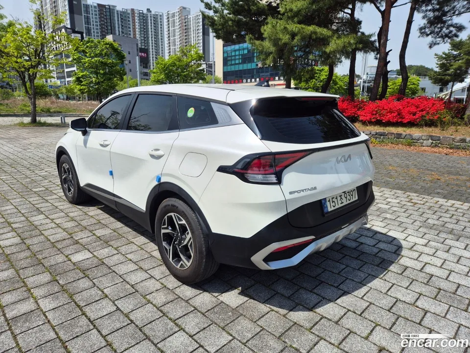 Kia Sportage 2.0 2WD 2023 — миниатюра 3