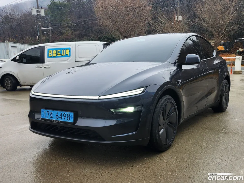Tesla Model Y AWD 2025 — миниатюра 3
