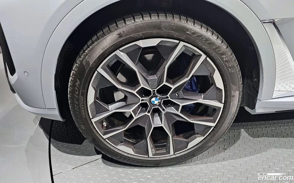 BMW X7 xDrive 40i M 6 2023 — миниатюра 5