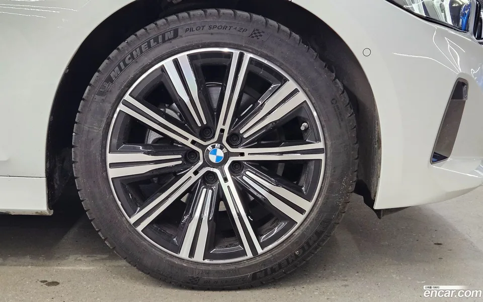 BMW 3 Series 320i 2025 — миниатюра 5