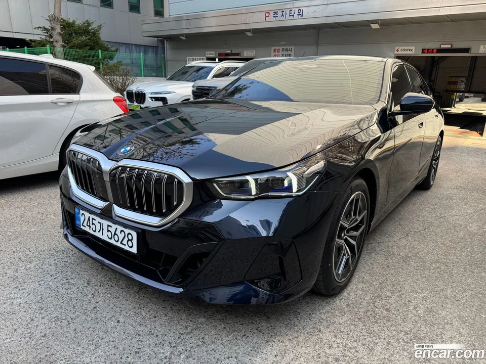 BMW 5 Series 520i M 2026 — миниатюра 2