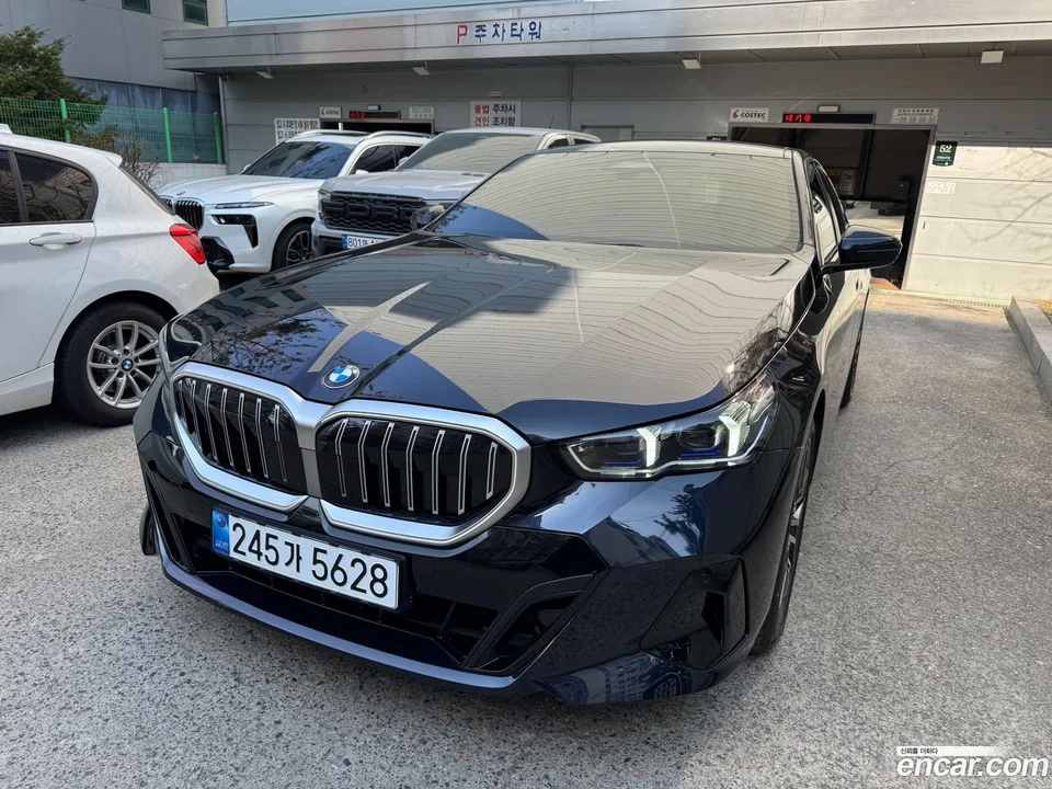 BMW 5 Series 520i M 2026 — миниатюра 5