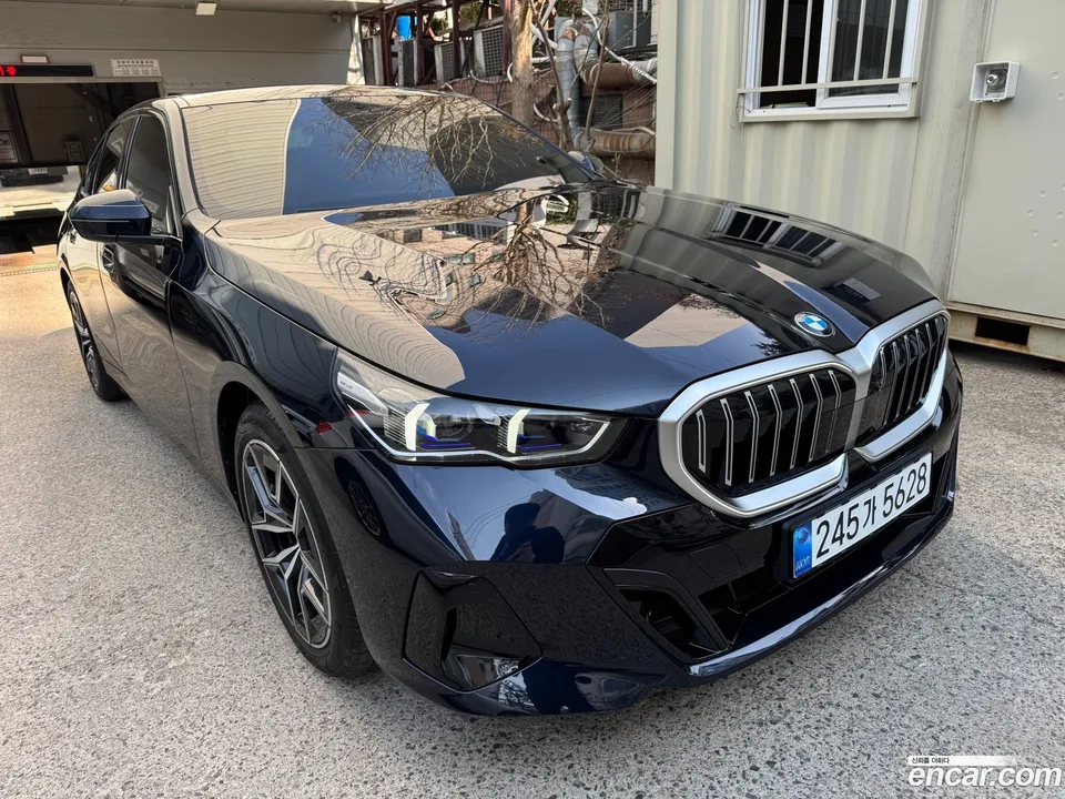 BMW 5 Series 520i M 2026 — фото 1, купить с доставкой в Москву