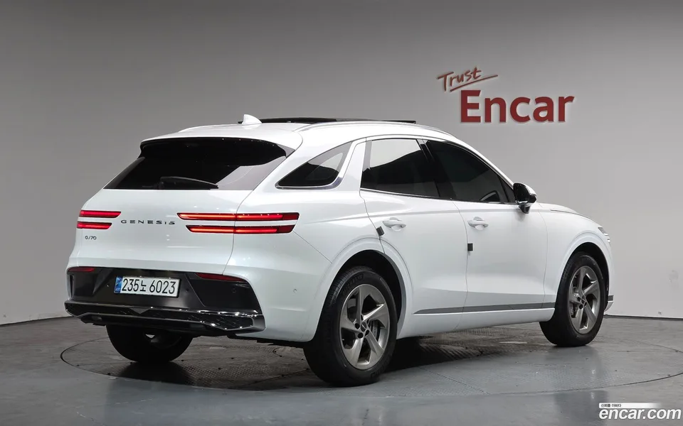 Genesis GV70 2.5T 2WD 2024 — миниатюра 2