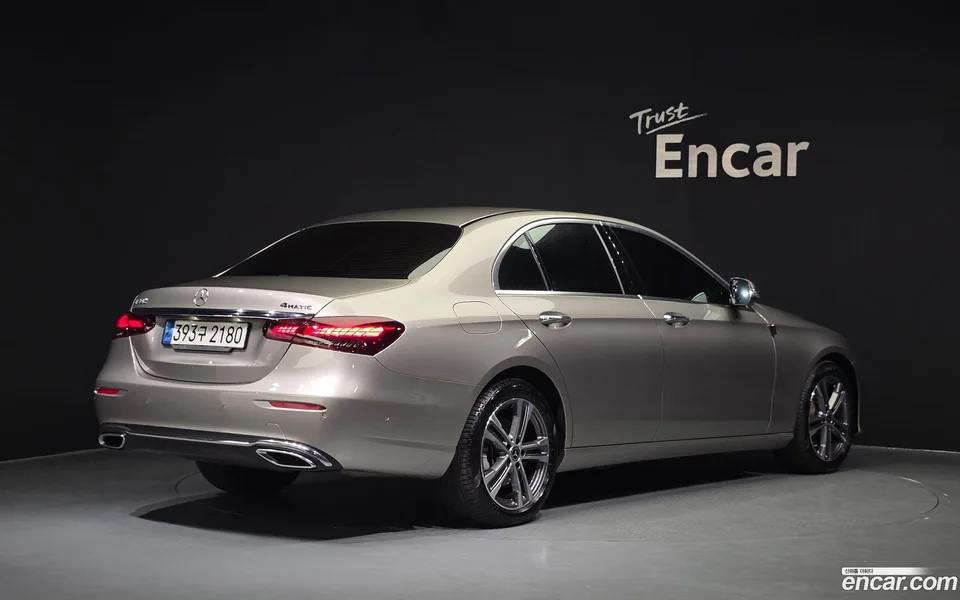 Mercedes-Benz E-Class E350 4MATIC 2022 — миниатюра 2