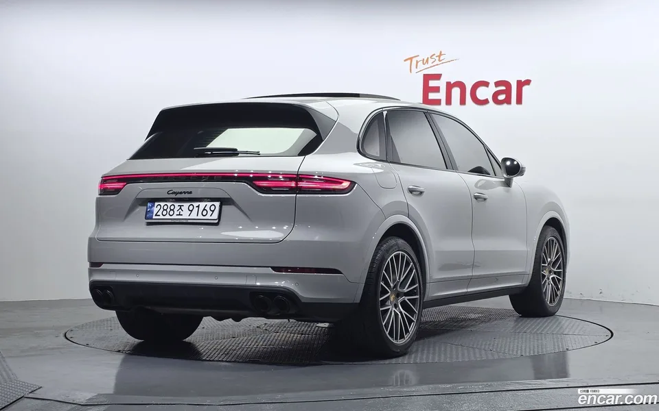 Porsche Cayenne 3.0 2023 — миниатюра 2