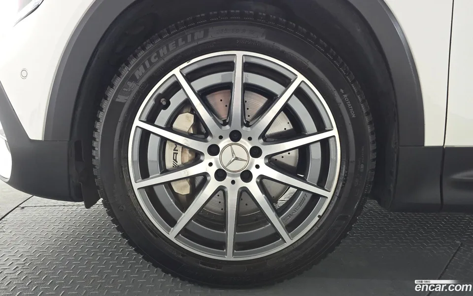 Mercedes-Benz GLB-Class AMG GLB35 4MATIC 2022 — миниатюра 5