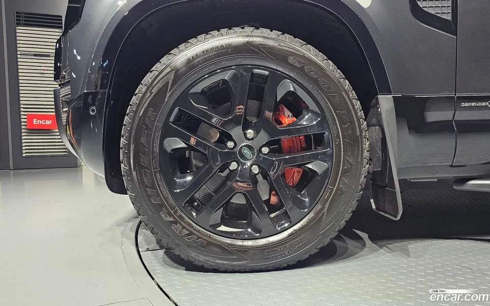 Land Rover Defender 110 P400 X 2024 — миниатюра 5