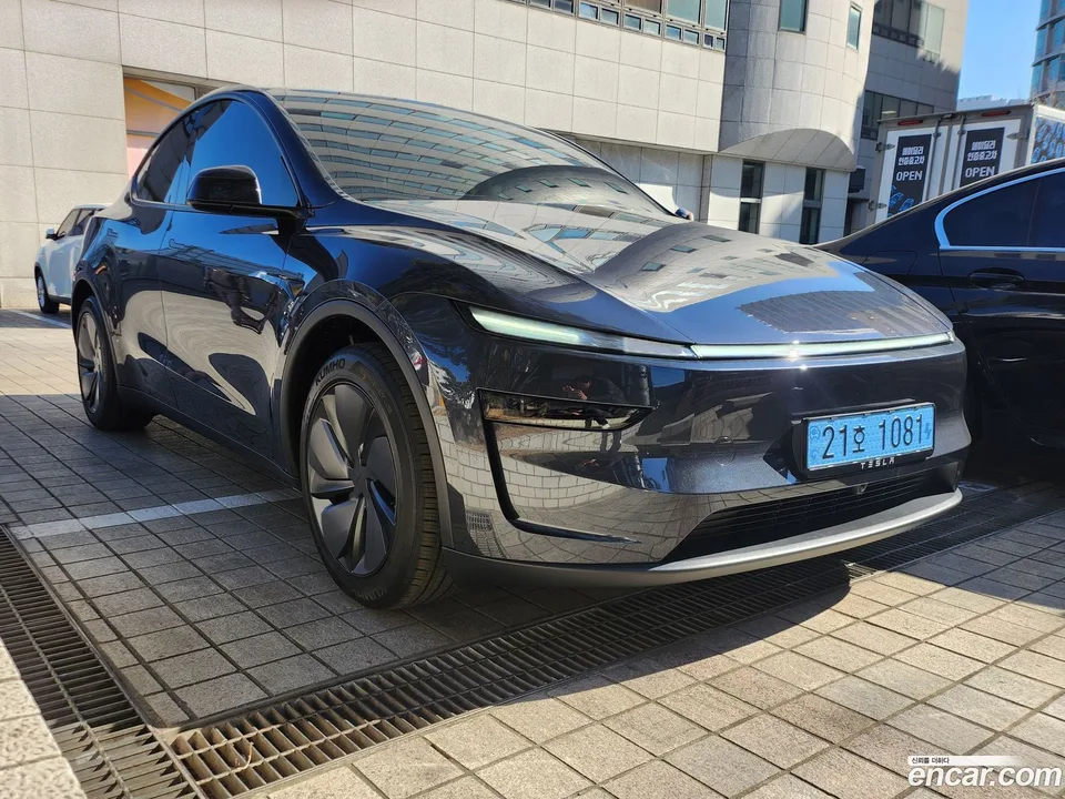 Tesla Model Y RWD 2026 — миниатюра 2