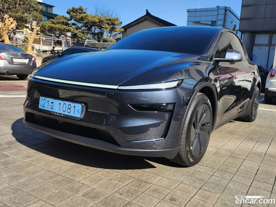 Tesla Model Y RWD 2026 — миниатюра 3