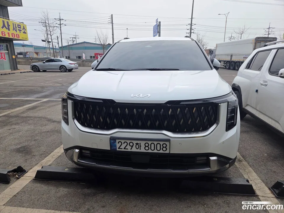 Kia Carnival HEV 9 2025 — фото 1, купить с доставкой в Москву