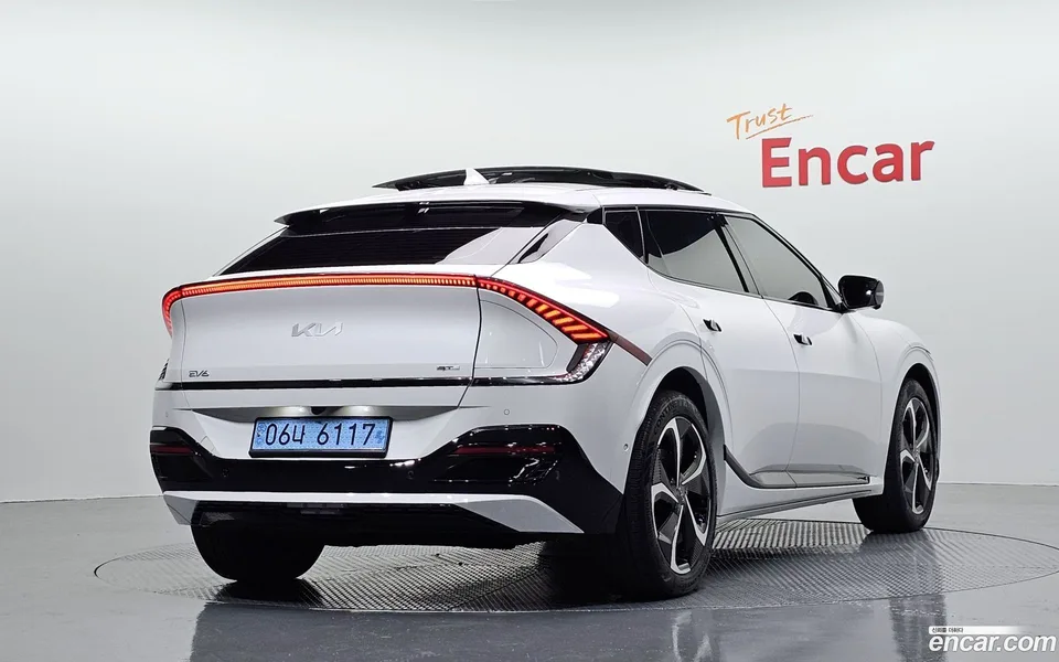 Kia EV6 4WD 2023 — миниатюра 2