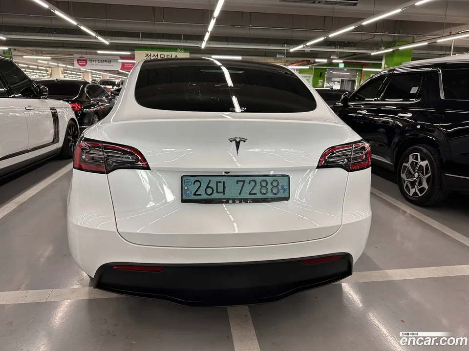 Tesla Model Y RWD 2023 — миниатюра 5