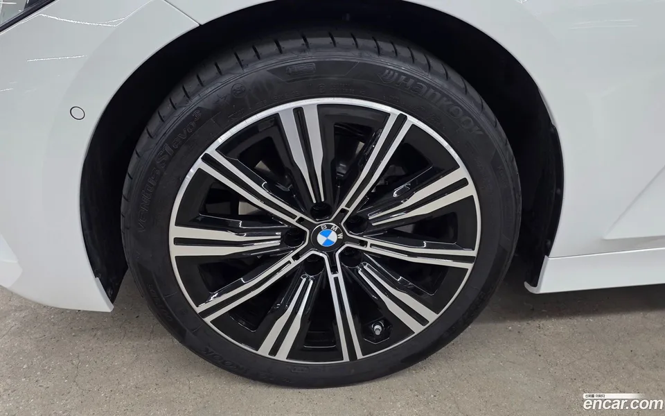 BMW 3 Series 320i 2025 — миниатюра 5
