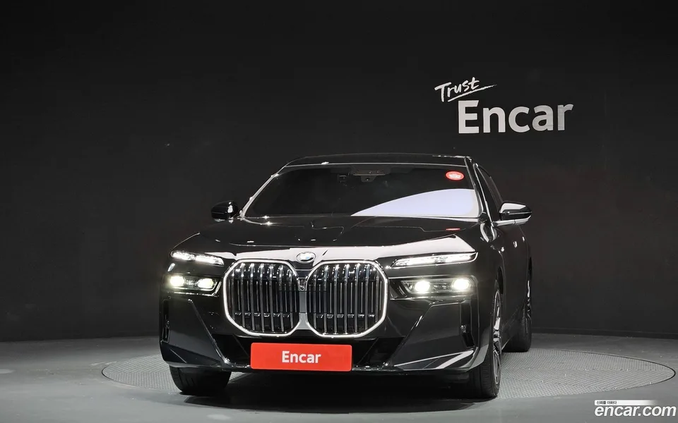 BMW 7 Series 740i xDrive M 2024 — миниатюра 3