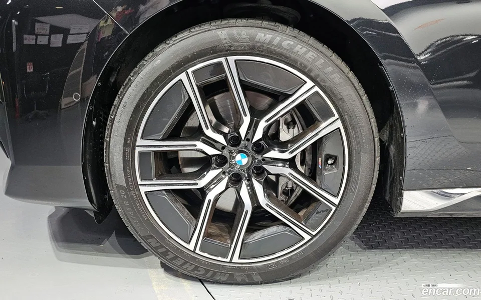 BMW 7 Series 740i xDrive M 2024 — миниатюра 5