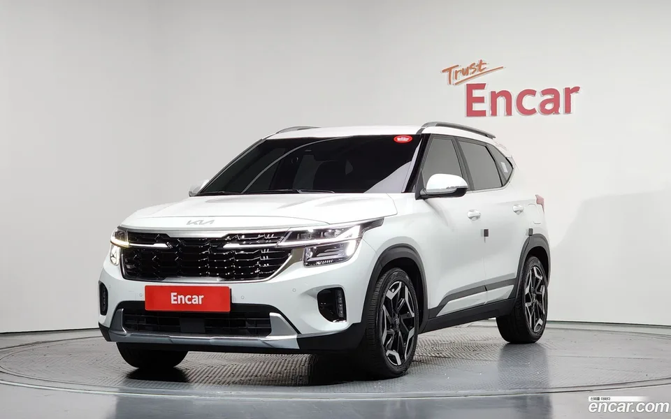 Kia Seltos 1.6 2WD 2023 — фото 1, купить с доставкой в Москву