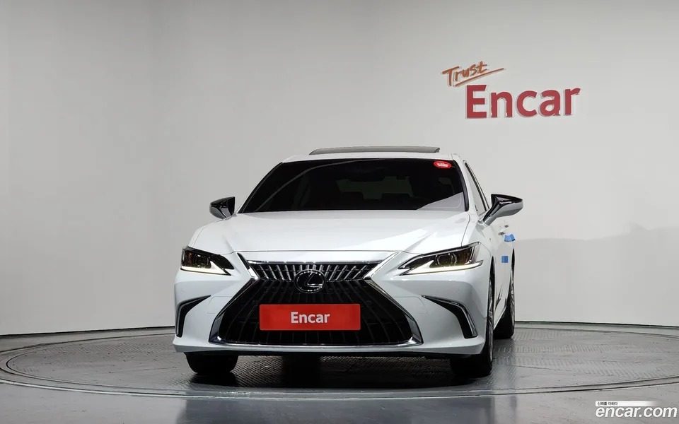 Lexus ES 300h 2023 — миниатюра 3