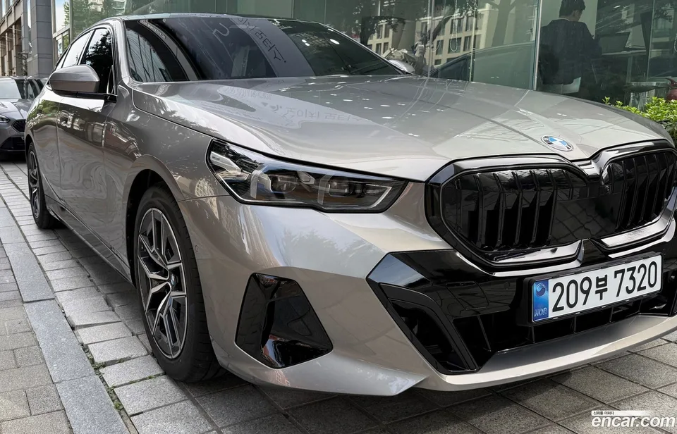 BMW 5 Series 520i M 2025 — миниатюра 3
