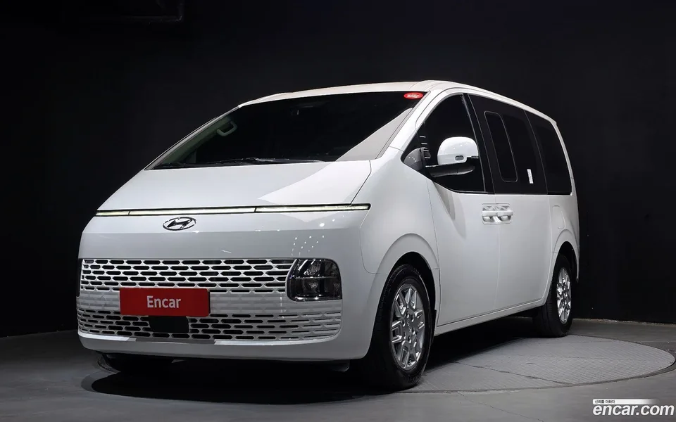 Hyundai Staria 5 2024 — фото 1, купить с доставкой в Москву