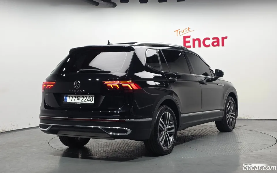 Volkswagen Tiguan Allspace 2.0 TSI 2023 — миниатюра 2