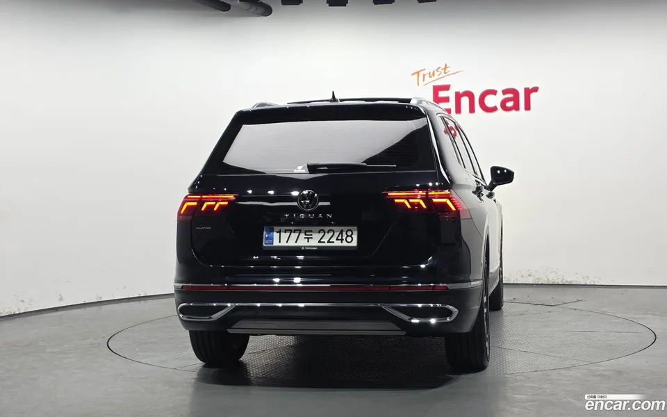 Volkswagen Tiguan Allspace 2.0 TSI 2023 — миниатюра 4
