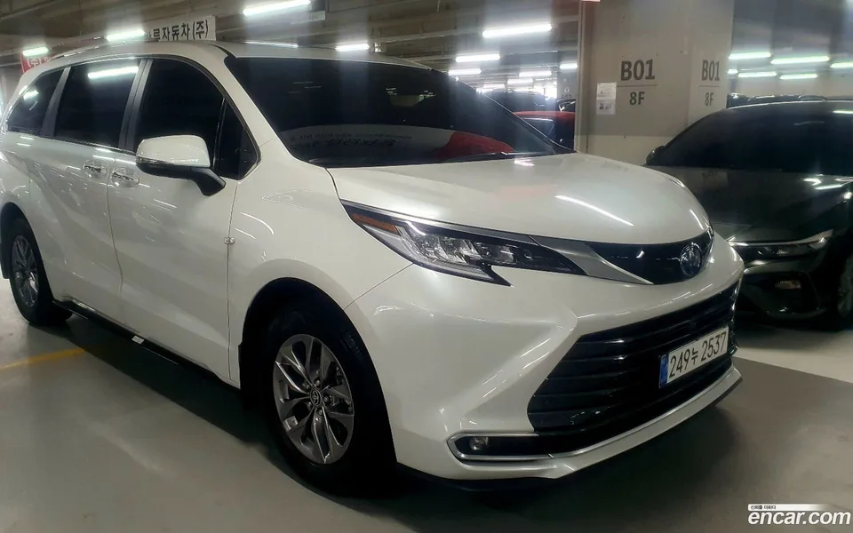 Toyota Sienna 2.5 AWD 2024 — миниатюра 2