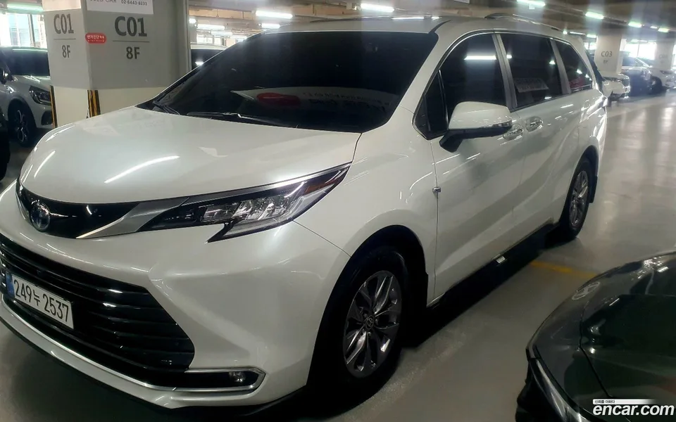 Toyota Sienna 2.5 AWD 2024 — миниатюра 3