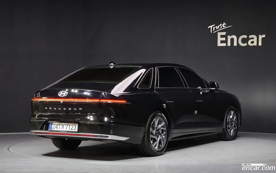Hyundai Grandeur 2.5 2WD 2023 — миниатюра 2
