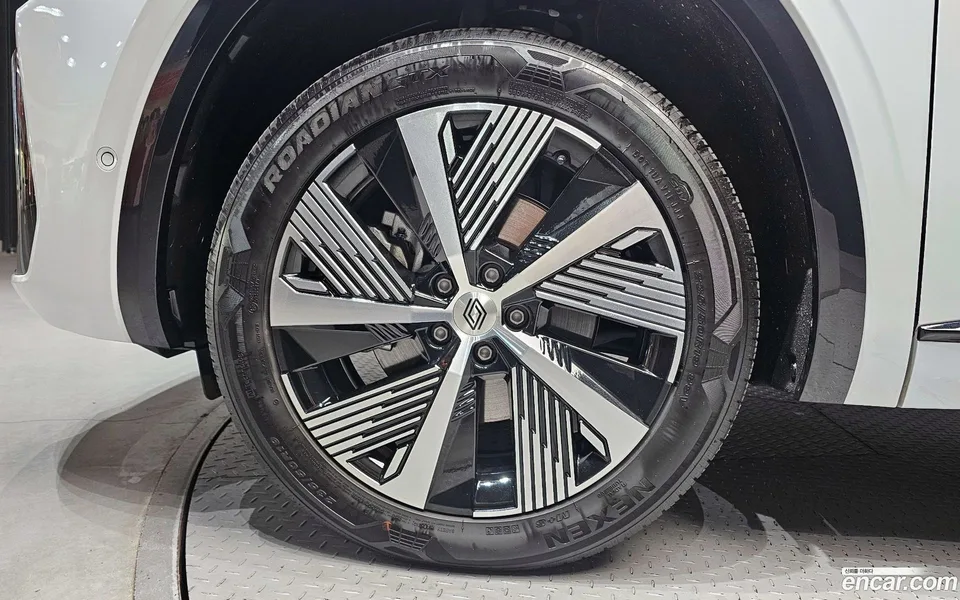 Renault Samsung Grand Koleos 1.5 E-TECH 2WD 2024 — миниатюра 5