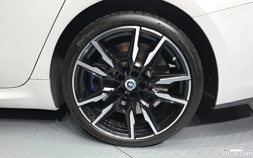 BMW 8 Series M850i xDrive 2022 — миниатюра 5