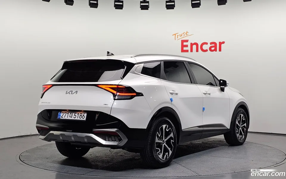 Kia Sportage Hybrid 2WD 2023 — миниатюра 2