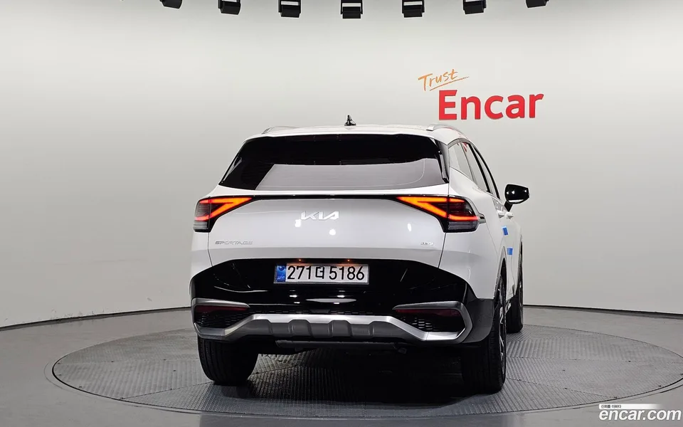 Kia Sportage Hybrid 2WD 2023 — миниатюра 4