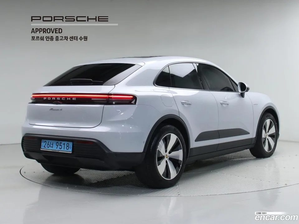 Porsche Macan Electric 4 2025 — миниатюра 2