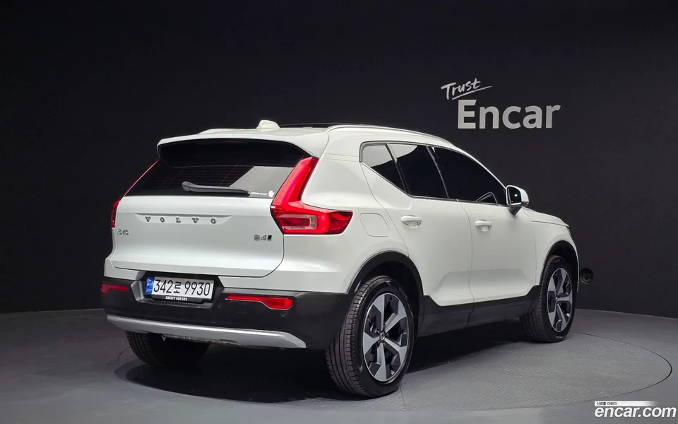 Volvo XC40 B4 2024 — миниатюра 2