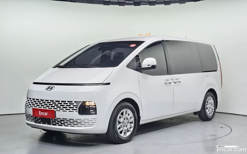 Hyundai Staria 11 2022 — фото 1, купить с доставкой в Москву