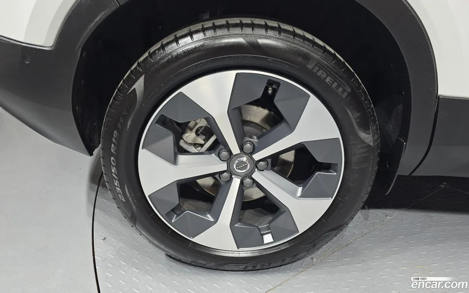Volvo XC40 B4 2024 — миниатюра 5