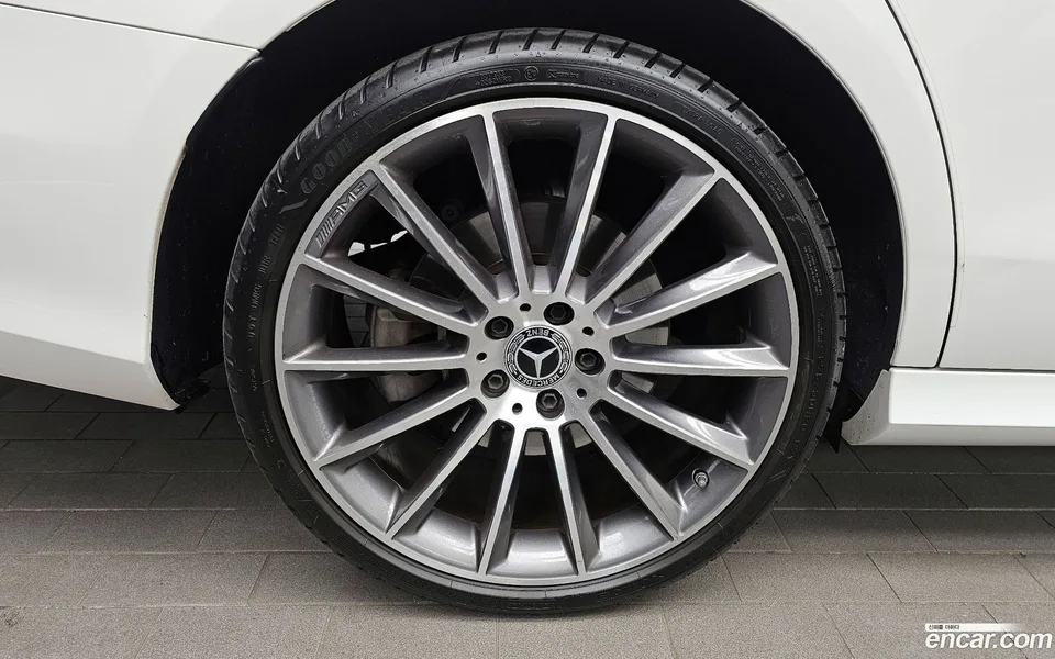 Mercedes-Benz E-Class E350 4MATIC AMG Line 2022 — миниатюра 5