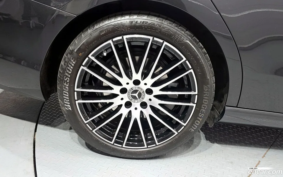 Mercedes-Benz C-Class C300 4MATIC 2024 — миниатюра 5